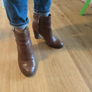 Brown Leather Zipper Bootie Ivanka Trump Heel S9